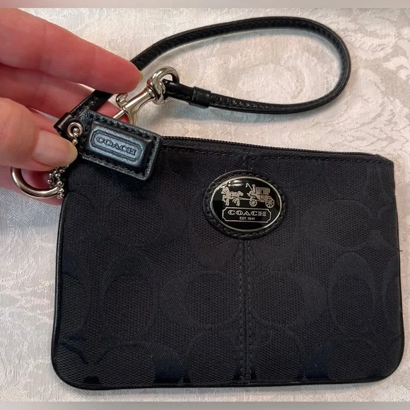 Coach Signature Wristlet Horse & Carriage, canvas with leather strap and hangtag - Picture 8 of 9